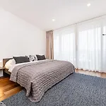 Apartment Stunning Modern 2bedroom With Iconic View