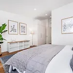 Stunning Modern 2bedroom With Iconic View