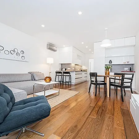 Stunning Modern 2bedroom With Iconic View Apartment *