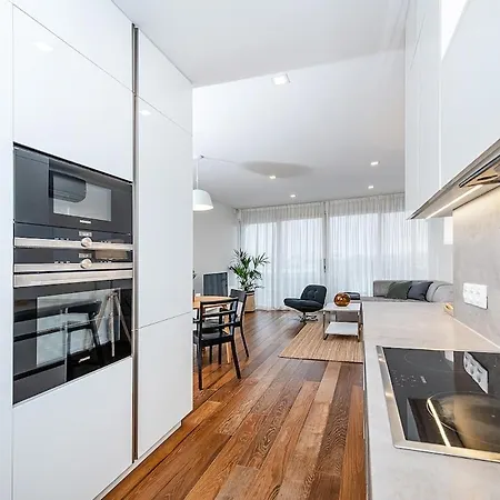 Stunning Modern 2bedroom With Iconic View