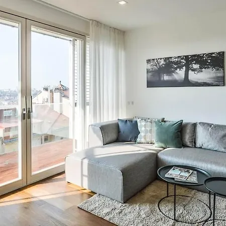 Stunning Modern 2bedroom With Iconic View *