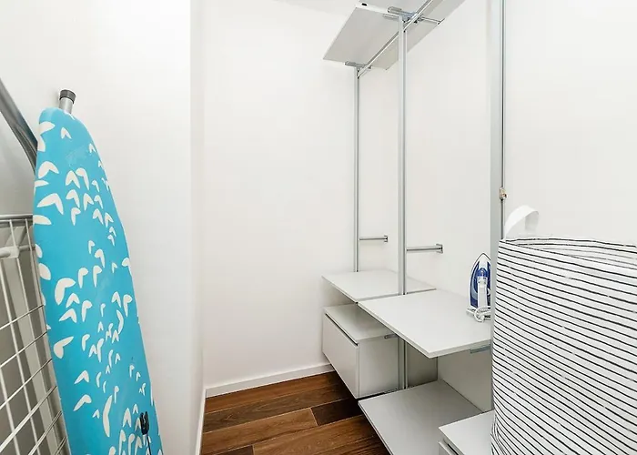 Stunning Modern 2bedroom With Iconic View *
