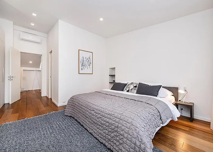 Stunning Modern 2bedroom With Iconic View *