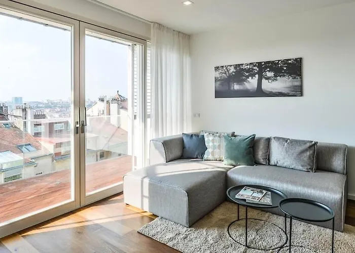 Stunning Modern 2bedroom With Iconic View *